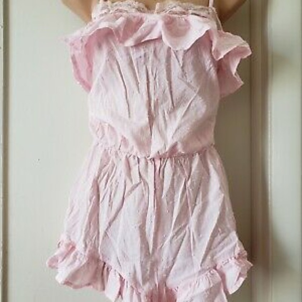 Victoria’s Secret light pink flouncy romper! 🌸